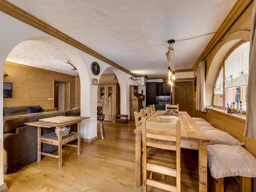 Luxury alpine style apartment in the heart of Val d'Isère photo 4