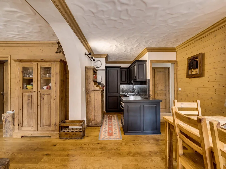 Luxury alpine style apartment in the heart of Val d'Isère photo 6
