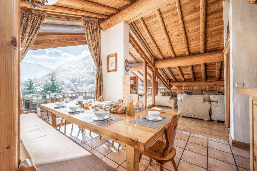 Warm chalet for twelve with a traditional style photo 2
