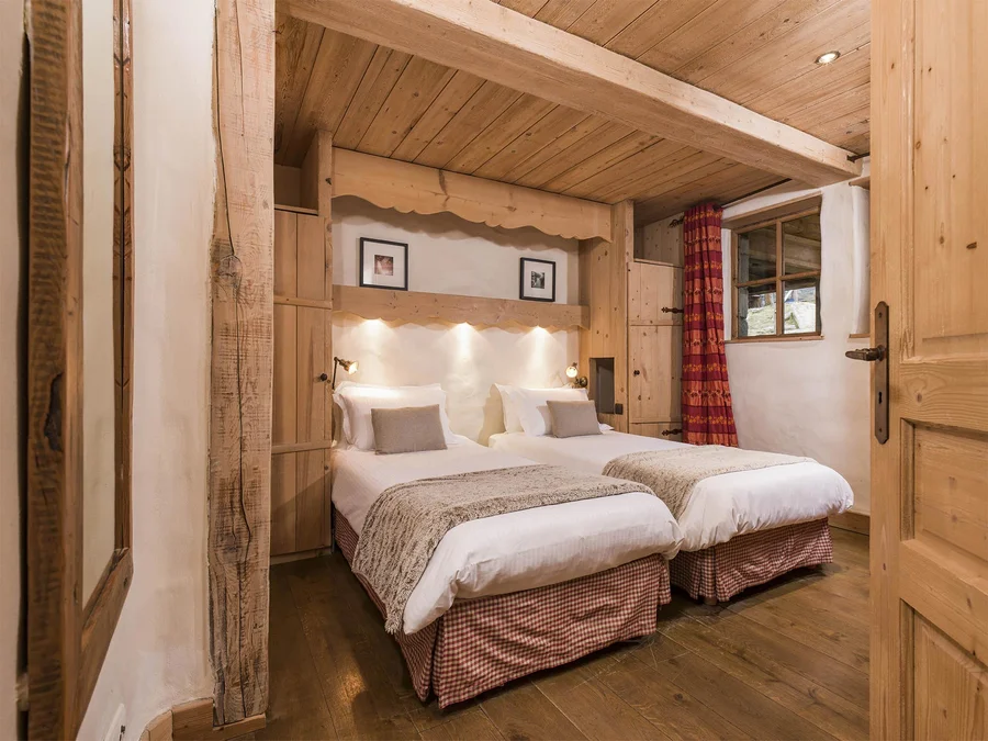 Stunning chalet for ten in quiet area of the resort photo 9