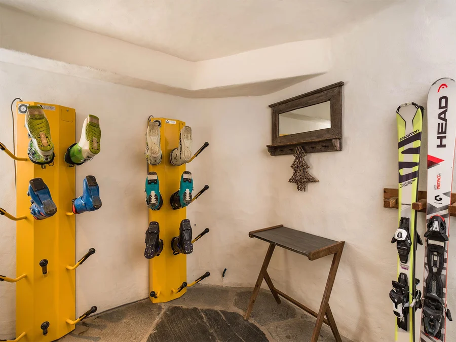Stunning chalet for ten in quiet area of the resort photo 16