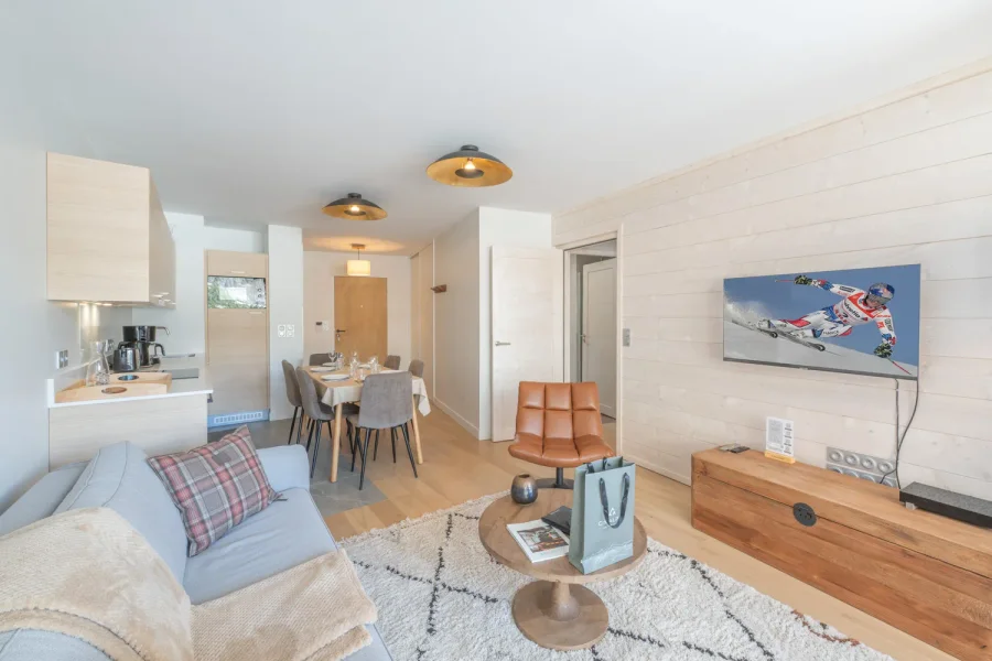 Modern apartment in great location photo 2