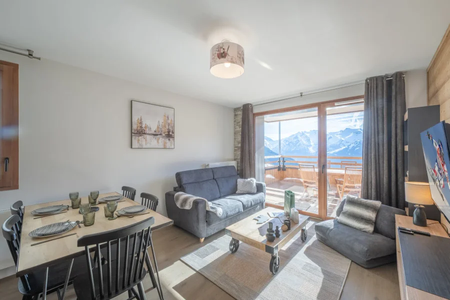 Bright apartment close to the slopes and amenities photo 2