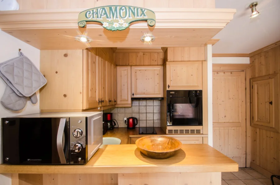 One bedroom apartment for four near centre of Chamonix photo 5