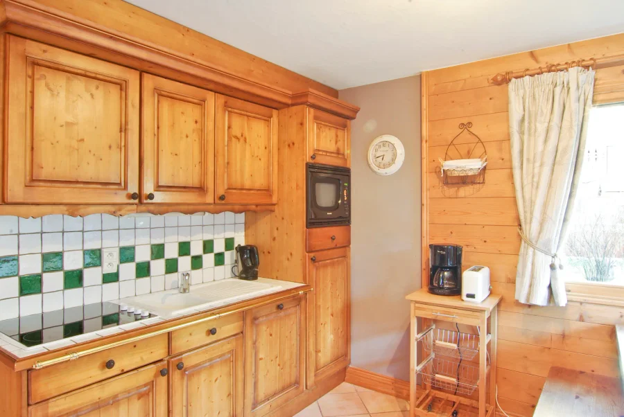 Charming south facing apartment for six photo 2