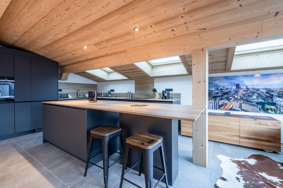 Bright modern three-bed photo 3