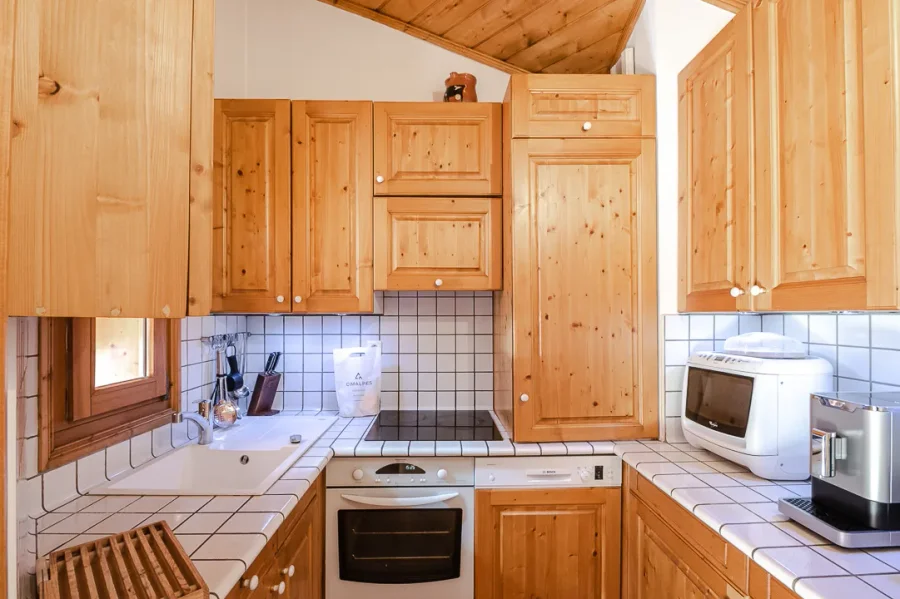 Traditional south facing apartment with great mountain views photo 3