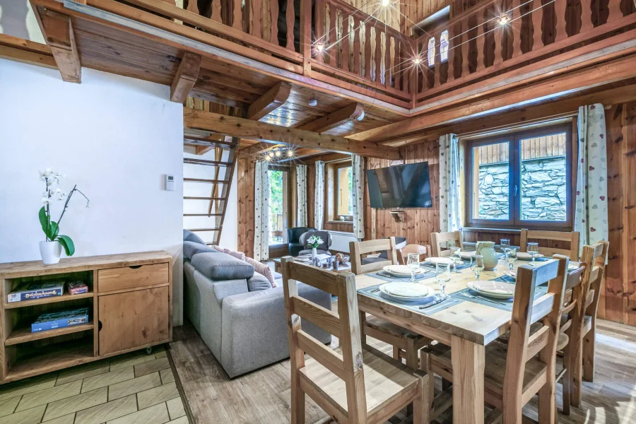 Alpine apartment close to the slopes & centre photo 2