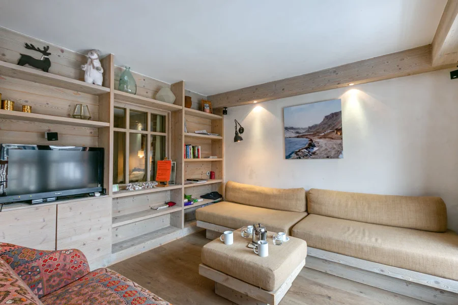 Stylish contemporary apartment with ensuite bedrooms photo 5