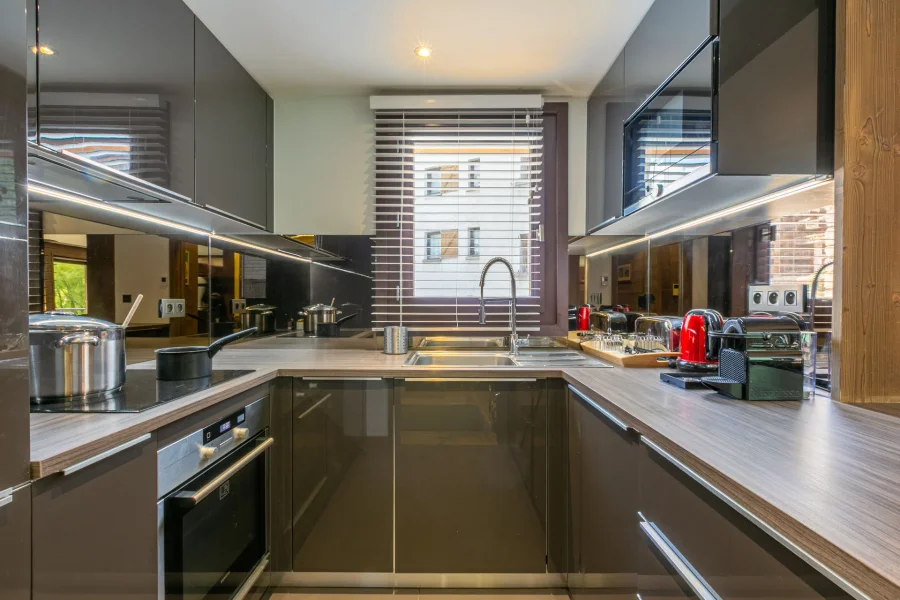 Luxe apartment in great location photo 5