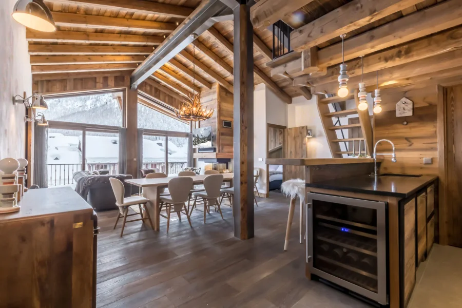 Luxe ski-in ski-out apartment in fantastic location photo 2