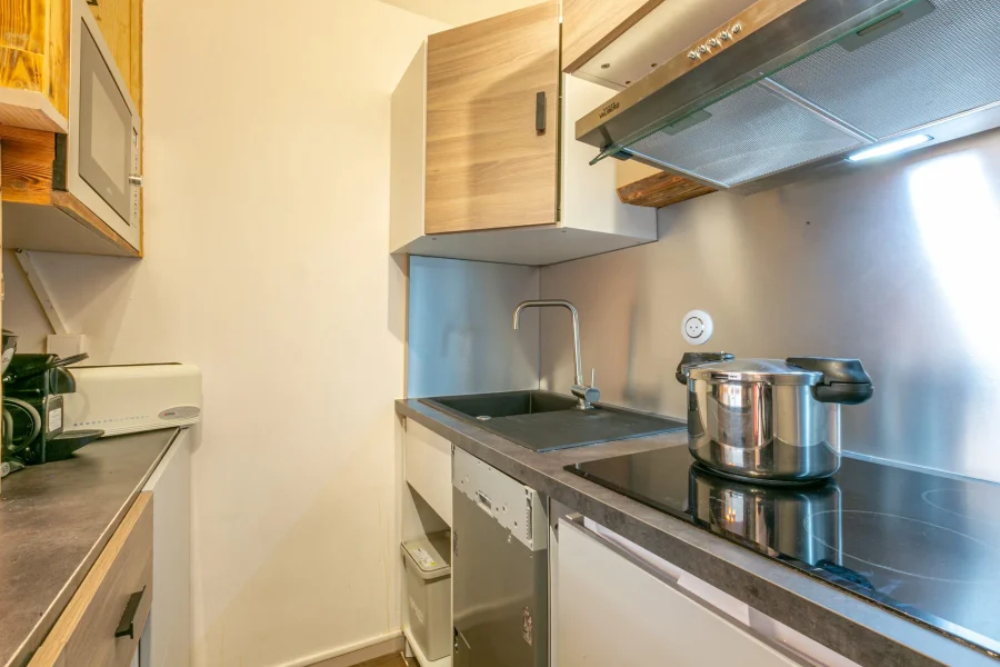 Sunny apartment in the heart of the village, steps from the slopes and shops photo 5