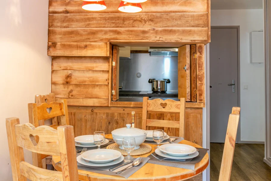 Sunny apartment in the heart of the village, steps from the slopes and shops photo 4