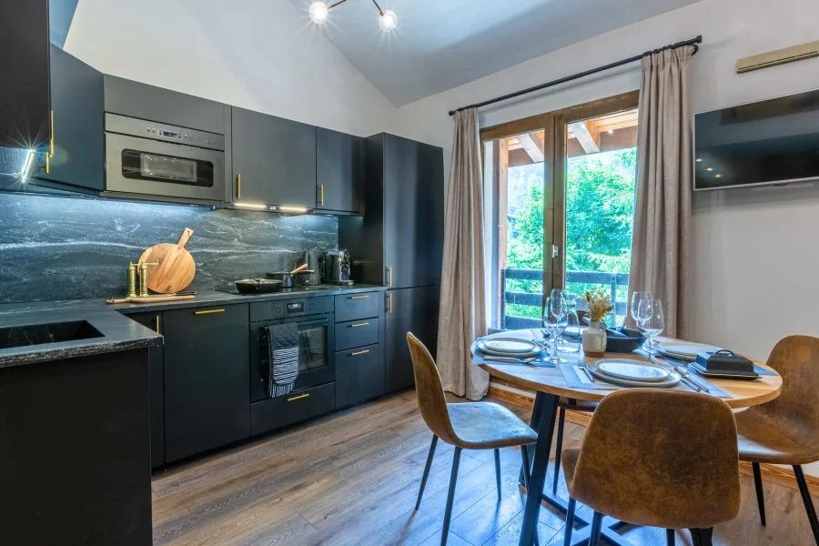 Large one-bed apartment with mezzanine and parking photo 3