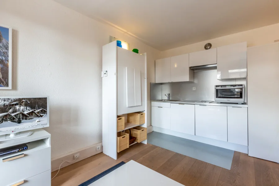 Bright ski-in studio with spacious balcony in the heart of the village photo 5