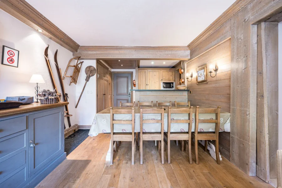 Charming and authentic apartment in quiet district photo 3